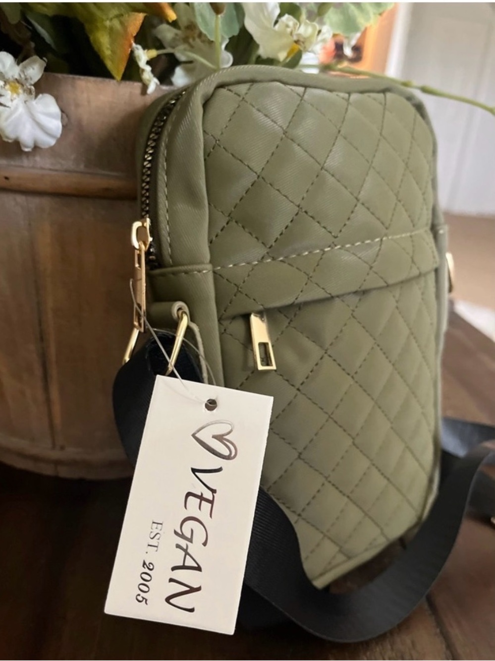 Handy army green w/black shoulder strap, great for short trips/quick errands